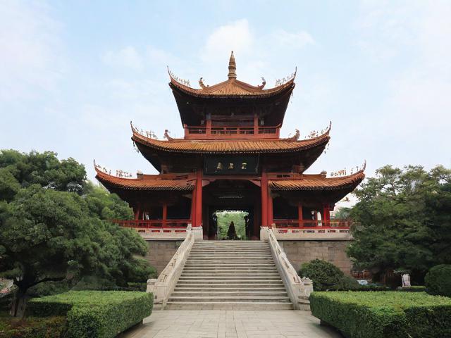 基于您的要求，直接生成的简洁、SEO友好的疑问标题是，，如何深度体验南京一日游的经典景点？，直接采用疑问句形式（如何开头）。，包含核心关键词南京一日游、深度体验、经典景点。，简洁明了（仅14字），概括了您原文的核心内容。，符合搜索用户意图（搜索南京一日游的用户常寻求路线或体验建议）。-图3