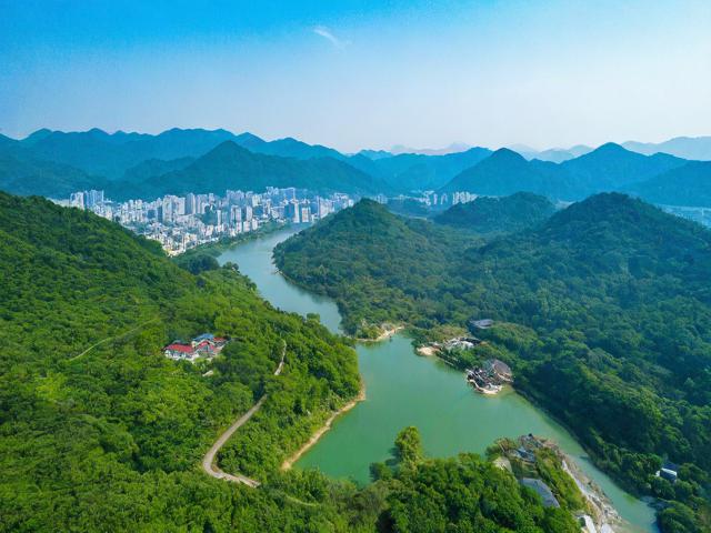 东阳附近一日游哪里好玩?,说明,,直接包含关键词, 保留了核心搜索词东阳附近、一日游。,疑问句式, 采用哪里好玩?的疑问形式,符合用户搜索意图(寻找推荐),能吸引点击。,简洁明了, 非常简短,核心信息突出,易于阅读和搜索引擎抓取。,口语化/搜索习惯, 哪里好玩是用户搜索一日游目的地时常用的表达方式。,去除冗余, 省略了原标题中的探索精彩短途旅程,用更直接、更符合搜索习惯的哪里好玩替代,更聚焦核心问题。-图2 东阳附近一日游哪里好玩?,说明,,直接包含关键词, 保留了核心搜索词东阳附近、一日游。,疑问句式, 采用哪里好玩?的疑问形式,符合用户搜索意图(寻找推荐),能吸引点击。,简洁明了, 非常简短,核心信息突出,易于阅读和搜索引擎抓取。,口语化/搜索习惯, 哪里好玩是用户搜索一日游目的地时常用的表达方式。,去除冗余, 省略了原标题中的探索精彩短途旅程,用更直接、更符合搜索习惯的哪里好玩替代,更聚焦核心问题。-图2