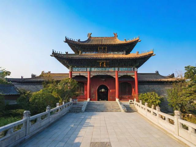 徐州出发，亳州一日游怎么玩？药都古韵与三国遗风全体验！，说明，，疑问句式， 使用怎么玩？直接点明用户搜索意图，吸引点击。，核心信息前置， 将最重要的信息徐州出发、亳州一日游放在开头，符合搜索习惯。，关键词突出， 完整包含徐州、亳州、一日游、药都古韵、三国遗风、全体验等核心关键词，利于SEO。，简洁有力， 标题长度适中，信息明确，没有冗余。，感叹号收尾， 用感叹号增强语气，突出全体验的吸引力和价值感。-图3